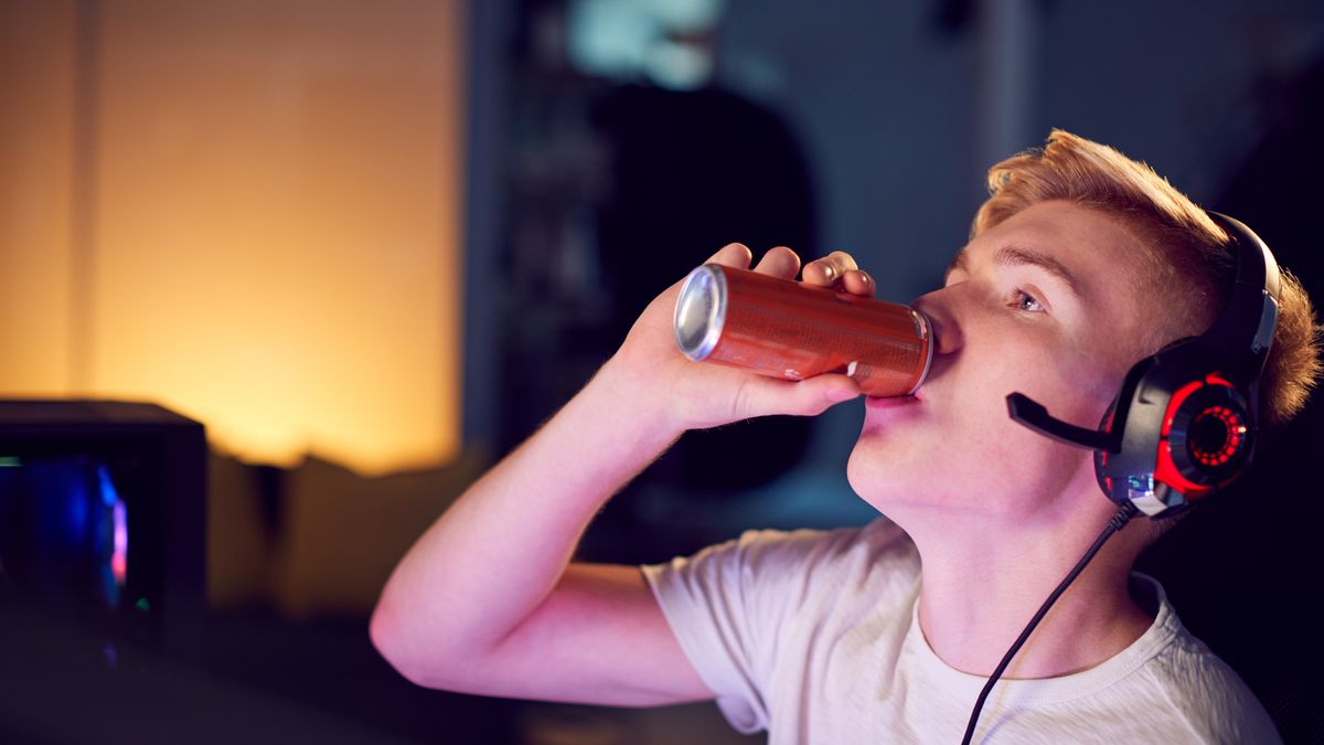 Na 70 tisíc dětí rizikově pije energy drinky
